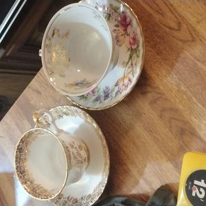 2 vintage China tea cups/ saucers